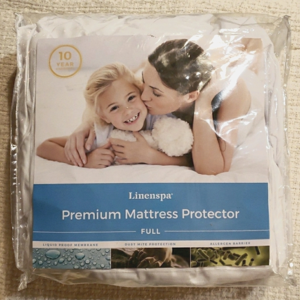 Full Size Mattress Protector *NWT*